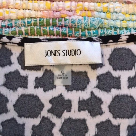 Jones studio sleeveless blouse - Picture 2 of 3